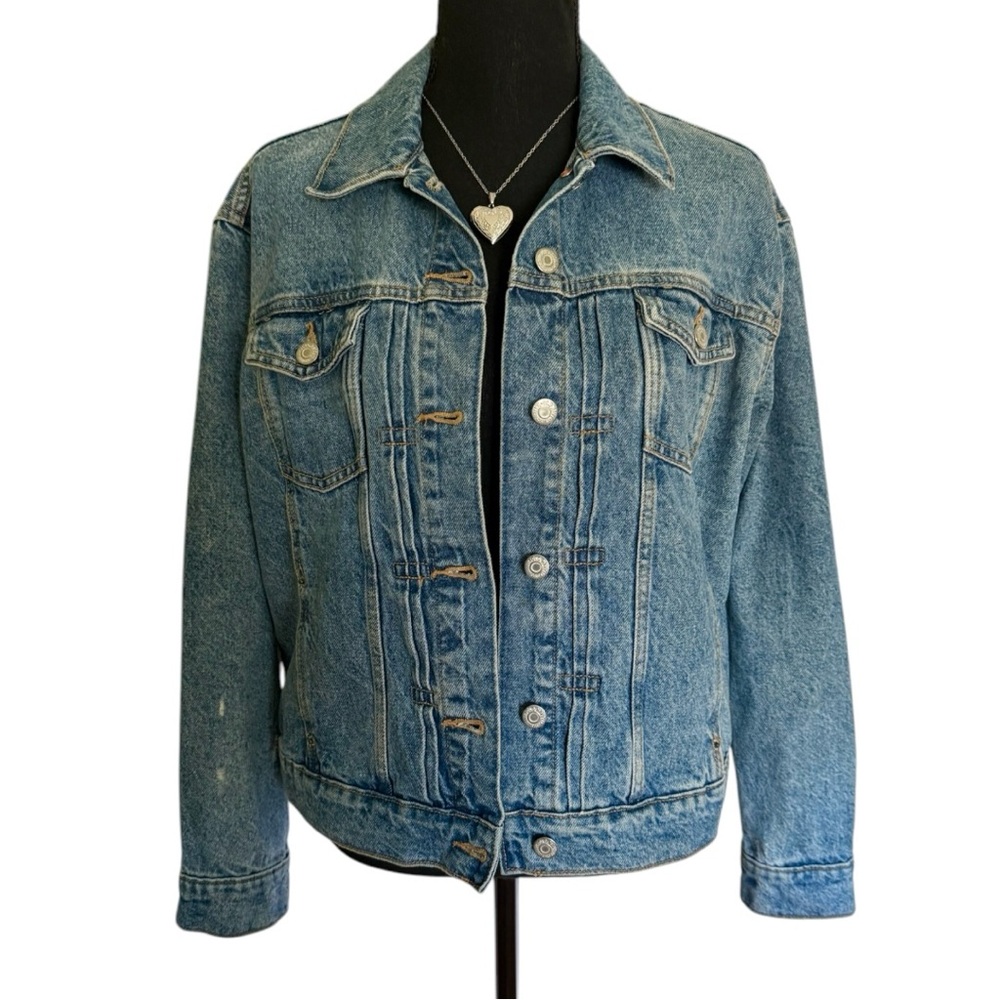 Old Navy Women’s Relaxed Fit Denim Jacket Size Medium - Picture 1 of 7